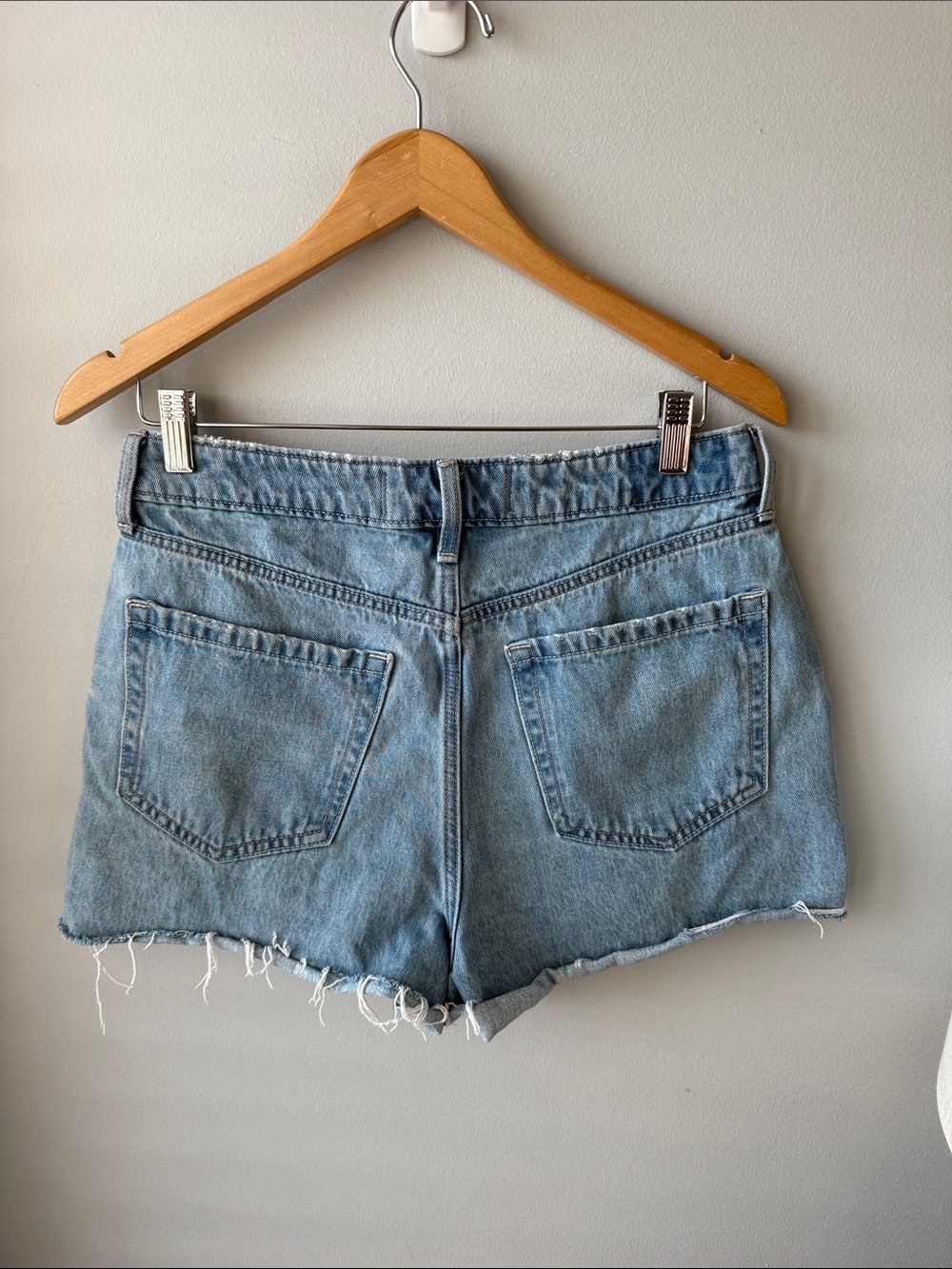 Hollister Ultra High Rise 90's Denim Short - Picture 2 of 4